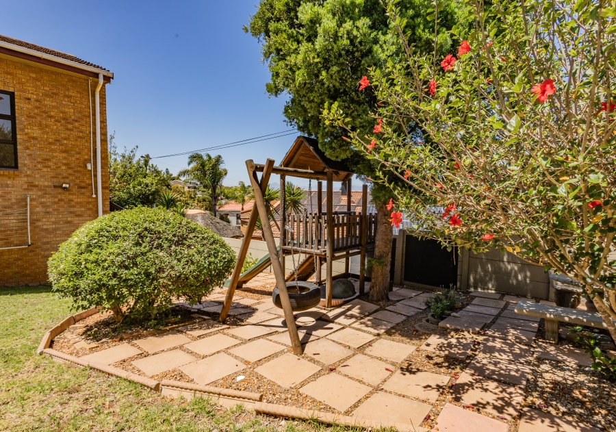 To Let 3 Bedroom Property for Rent in Loevenstein Western Cape